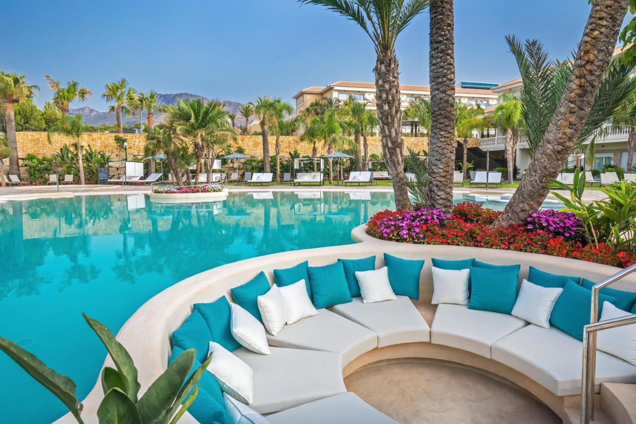 Barcelo La Nucia Palms Hotell Exteriör bild The resort's main pool