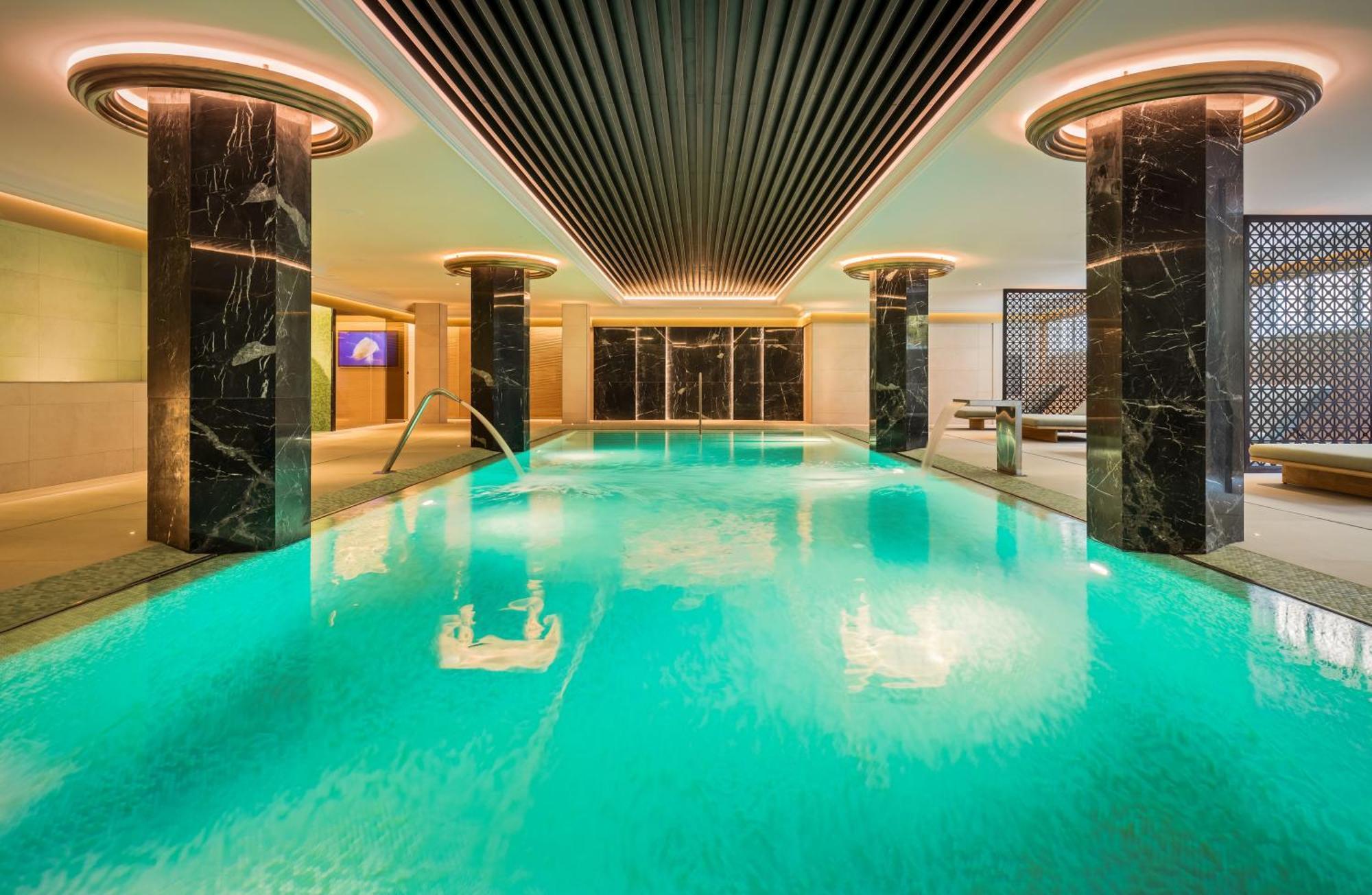 Barcelo La Nucia Palms Hotell Exteriör bild The swimming pool at the hotel